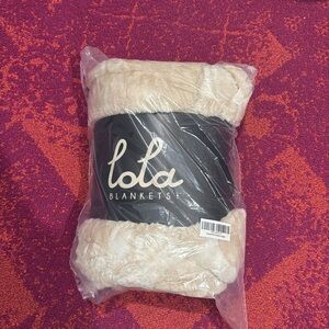 Lola Blanket, size Large, brand new, Caramel N’ Cream